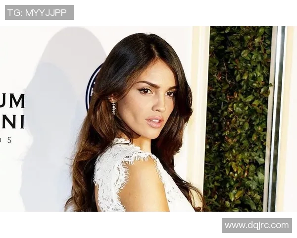 足球明星的伊朗超模女友揭示了体育与时尚的完美结合与背后的故事