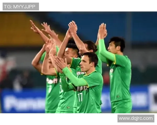 中国小伙凭借努力与才华崭露头角成为国际足球明星的励志故事